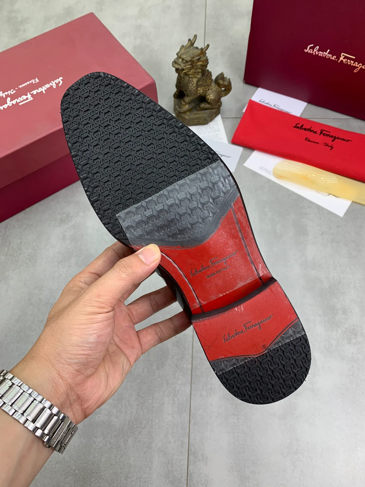 Men's Men's Shoes 💰P460💰[New Style] Water-dyed Niuli 🆘[Salvatore Ferragamo] Ferragamo's latest casual business leather shoes for men! Available at counters simultaneously! The fabric is made of specially imported original open-edge beaded calfskin, and the interior is made of imported water-dyed cowhide. It is absolutely luxurious and leads the fashion trend. Matching code: 38-45 (46 and 47 can be customized); black and brown colors are optional